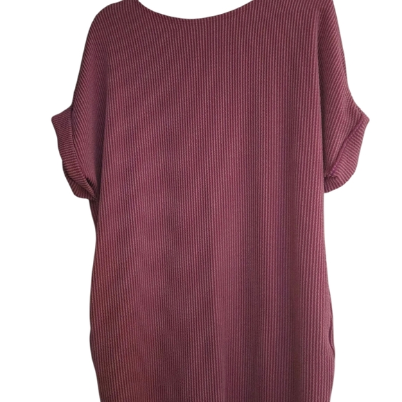 Elegant Ribbed Knit Dress in Burgundy - Picture 1 of 3